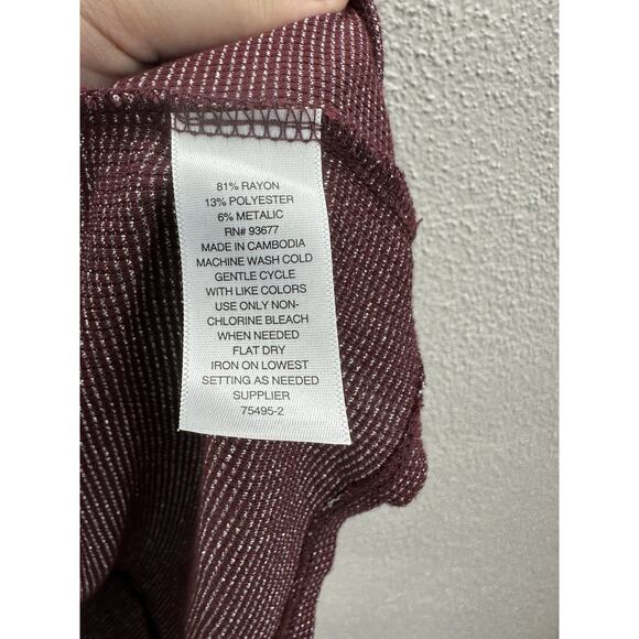 a.n.a A New Approch Womens Blouse Size Large Maroon Ruffled Sleeve Metalic Lines - Picture 4 of 9